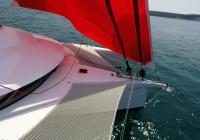 proue de trimaran yacht avec gennaker